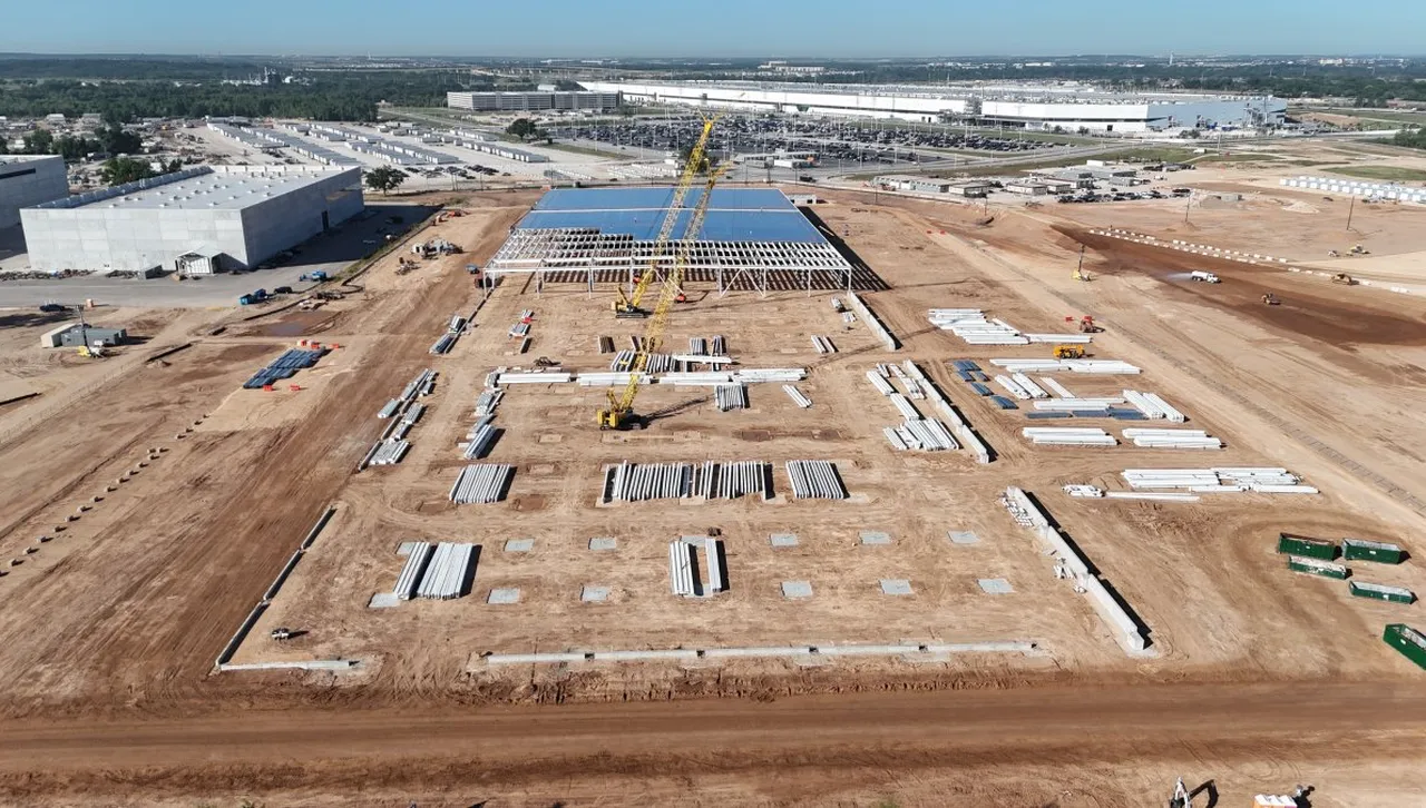 Tesla изгражда суперкомпютър Cortex 2.0 в Giga Texas, който ще захранва FSD