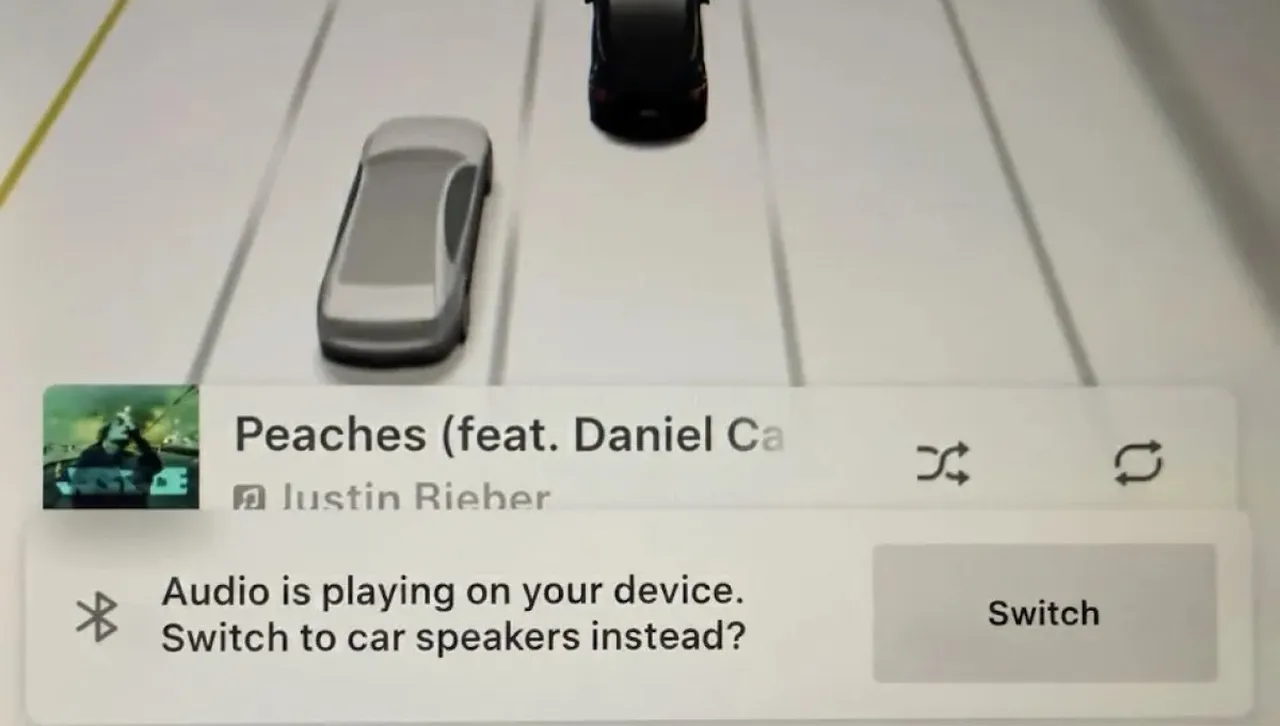 Новите функции на телефона на Tesla: Предупреждение за оставен телефон, управление на безжичното зарядно устройство и нова Bluetooth функция
