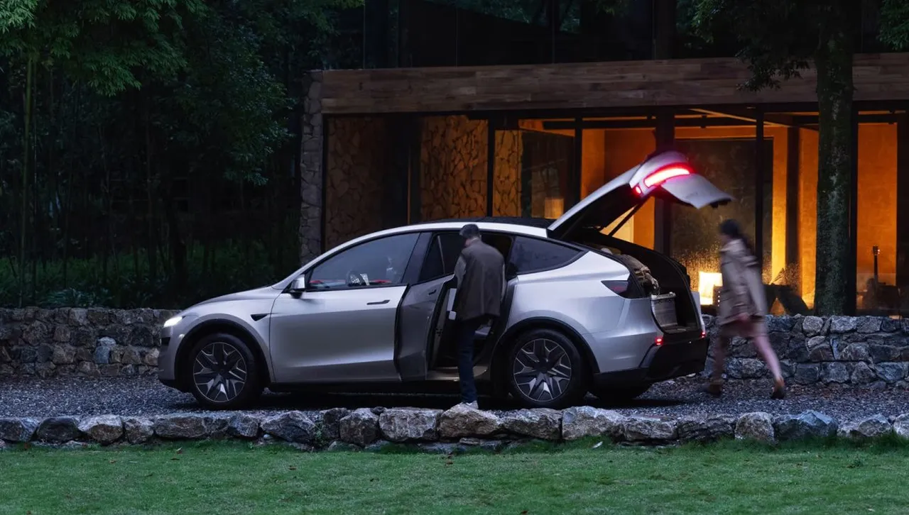 Tesla добавя възможности за задвижване на автомобила от превозно средство до товар (V2L) към модел YL в актуализацията на софтуера