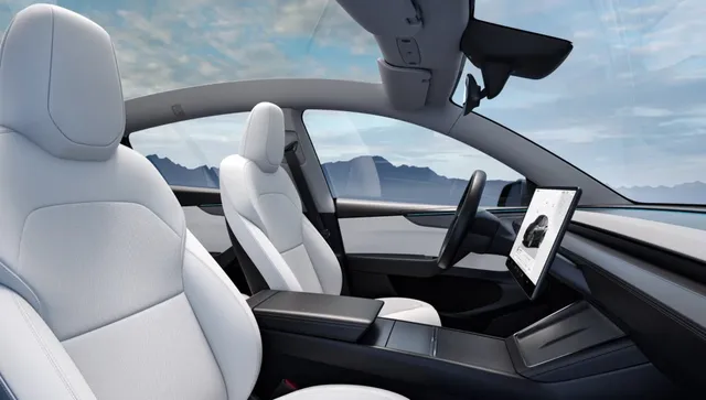 Tesla изтегля от пазара някои автомобили Model 3 и Model Y заради закрепванията на седалките