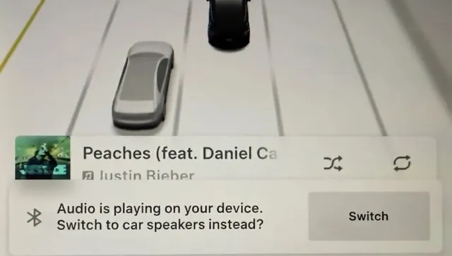 Новите функции на телефона на Tesla: Предупреждение за оставен телефон, управление на безжичното зарядно устройство и нова Bluetooth функция